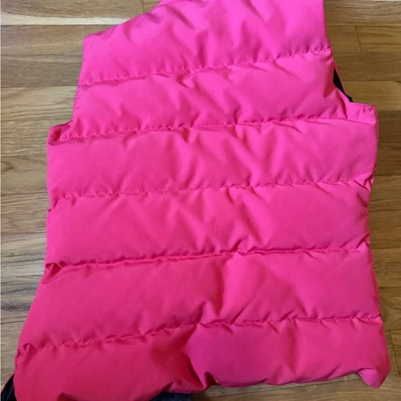 Canada Goose Red Puffer Vest with Quilted Insulation - Picture 6 of 8